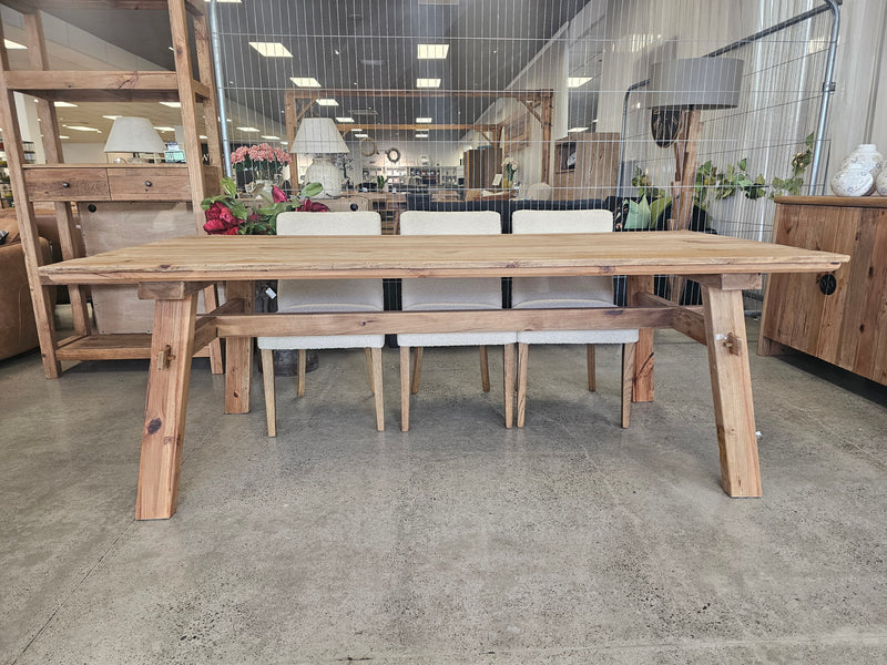 Dandou Dining Table Pine