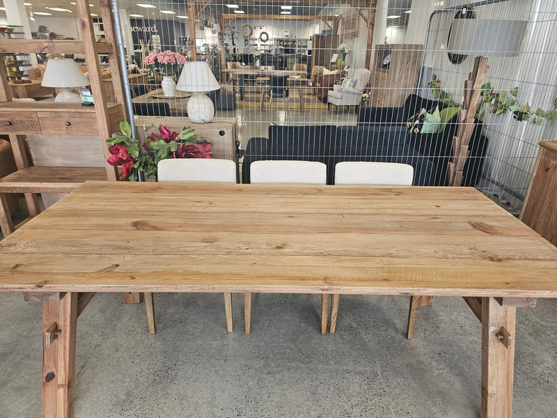 Dandou Dining Table Pine