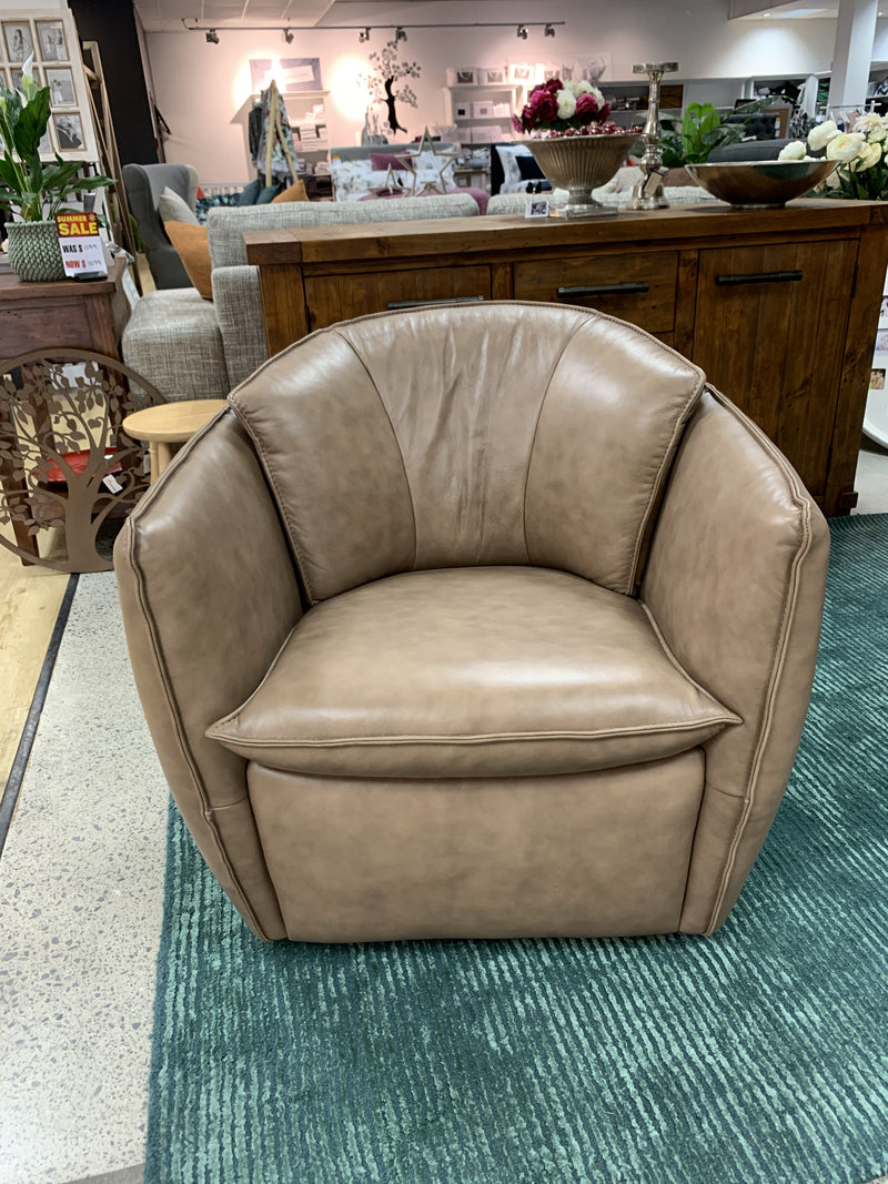 Shelly swivel Chair in Leather