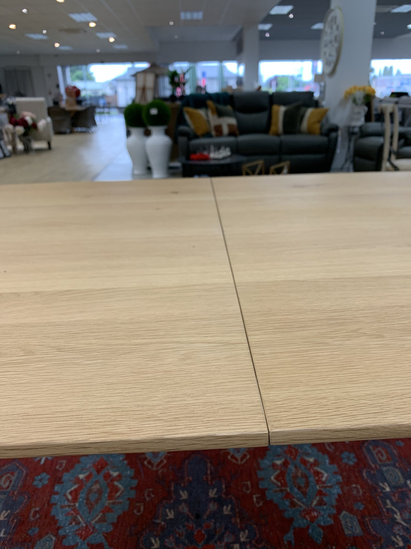 Flow Extension Dining Table