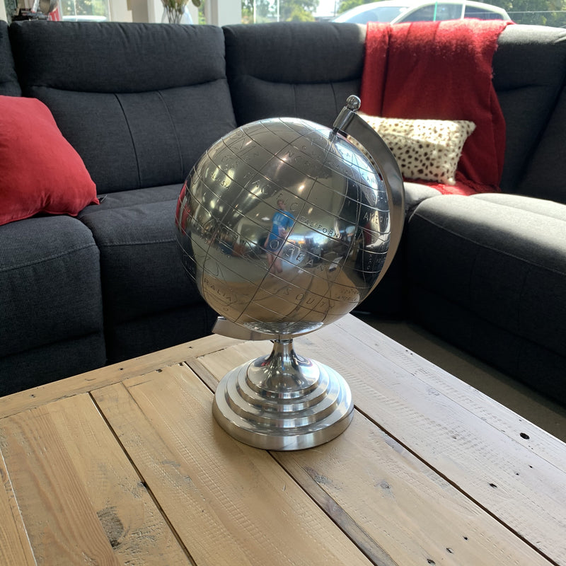 Globe 10 inch ball